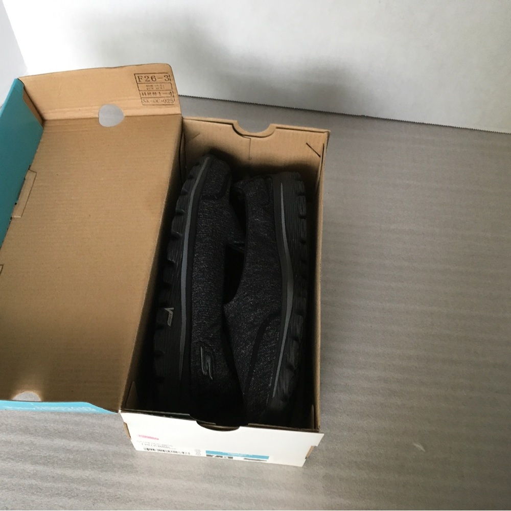 Skechers Women's GoWalk 2 Sneakers Style# 13972/BBK Courage Size 7.5 in Black